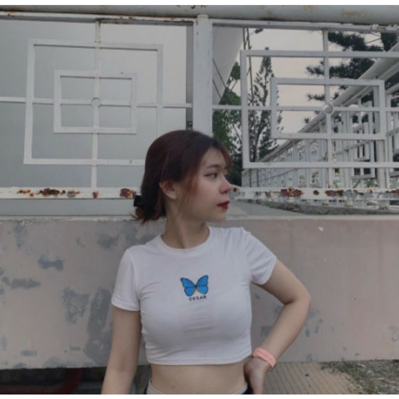 Pass áo croptop.