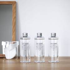 NƯỚC HOA HỒNG CHO DA DẦU MUJI LIGHT TONING WATER dưỡng ẩm, cấp nước tuyệt vời cho làn da, giúp làn da luôn căng mịn