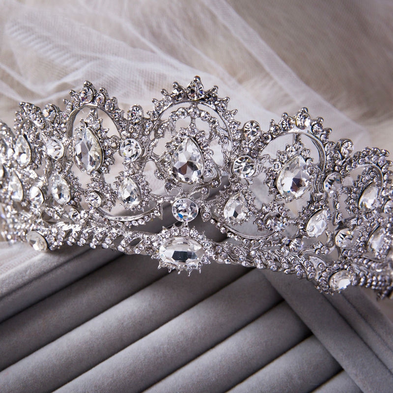 Vương miện đính đá pha lê cho cô dâu
