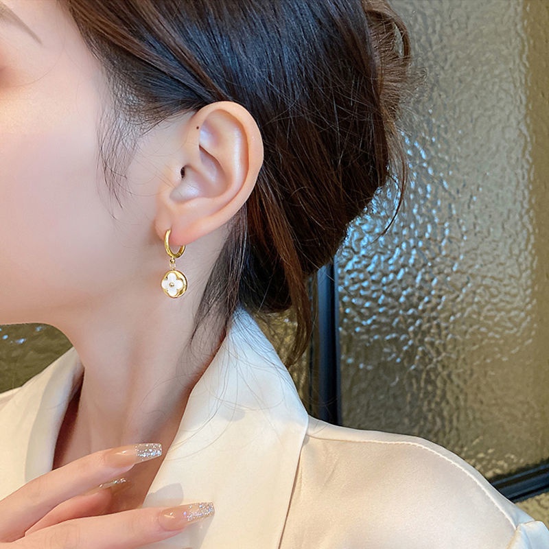 Khuyên Tai Thép Titan Mặt Cỏ Ba Lá Mạ Vàng Độc Đáo Thời Trang
