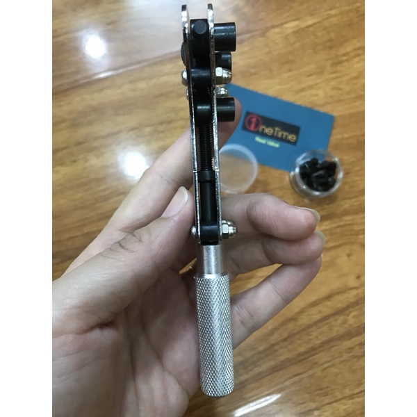 Bộ dụng cụ mở đáy đồng hồ 3 chấu size 37mm kèm hộp 18 đầu thay,mở lắp đáy đồng hồ tiện lợi