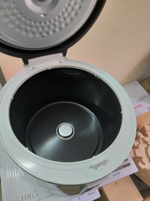Nồi cơm điện Cuckoo CR1065 1,8 lít bảo hành 2 năm | BigBuy360 - bigbuy360.vn