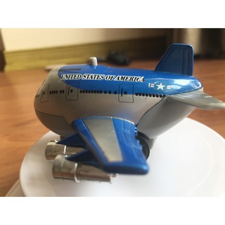 Máy bay béo USA có bánh đà có nhạc hạ cánh