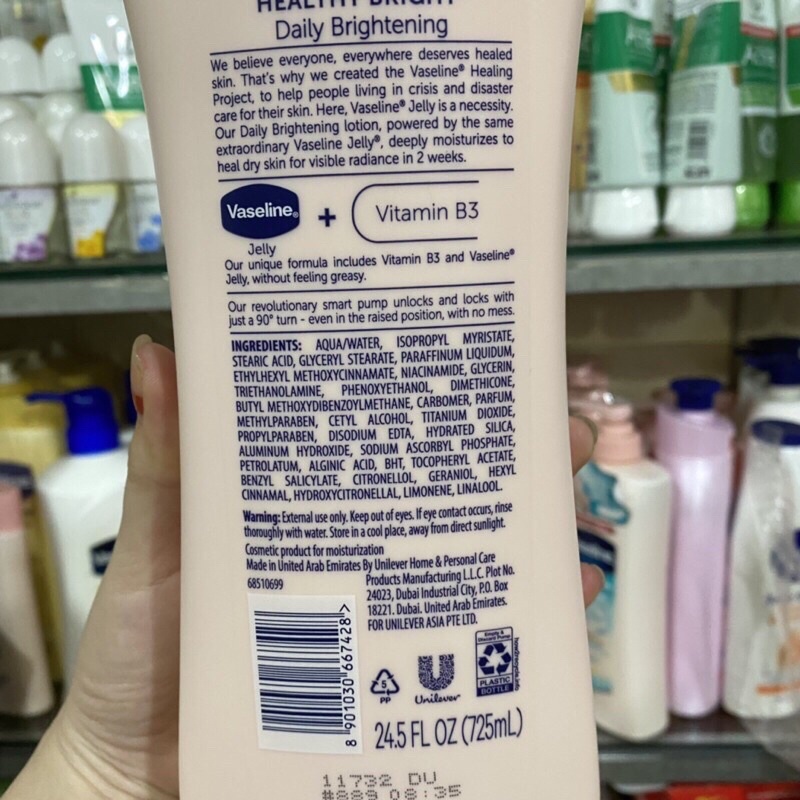 Sữa dưỡng thể Vaseline Daily Whitening Triple Sunsrceen 725ml