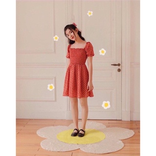 Đầm xòe hoa đỏ nhún chỉ cổ vuông, xinh xắn dễ thương