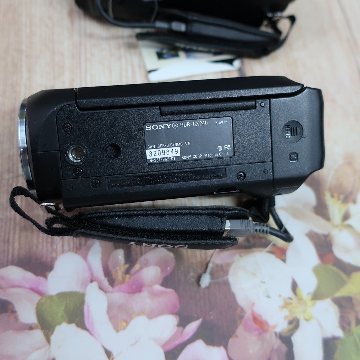 Máy quay Sony Handycam CX240 zoom 54X | WebRaoVat - webraovat.net.vn