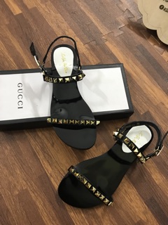 Sandal đinh