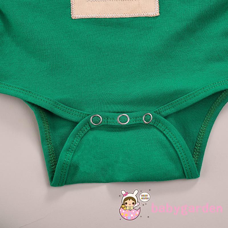 Bộ Áo liền quần tay dài cổ tròn + Tất ống chân họa tiết sọc màu sắc tương phản + Mũ phong cách giáng sinh cho trẻ em