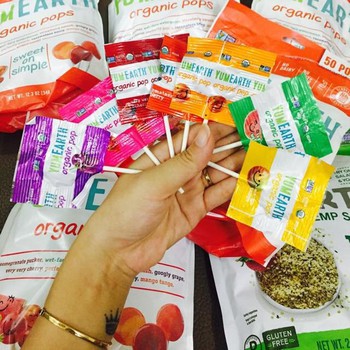 [Mã GROSALE2703 giảm 8% đơn 250K] Kẹo mút hữu cơ Yumearth trái cây, kẹo dẻo gummy - yummy Organic Pops | BigBuy360 - bigbuy360.vn