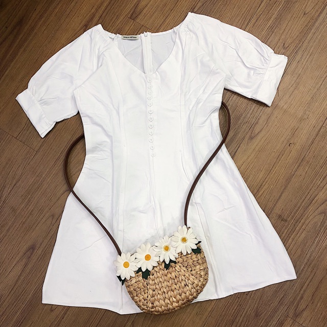 Đầm trắng tay phồng nút bọc (kèm hình thật) | BigBuy360 - bigbuy360.vn