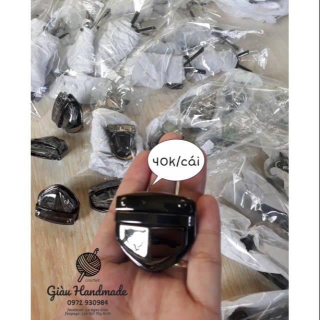 Khóa sập tam giác đen