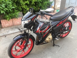 Pas bảng tên satria