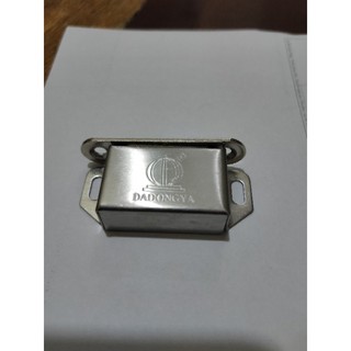 Nam châm hít cánh cửa tủ ( bằng inox)