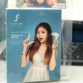 Máy rửa mặt công nghệ Nhật Bản Flawless