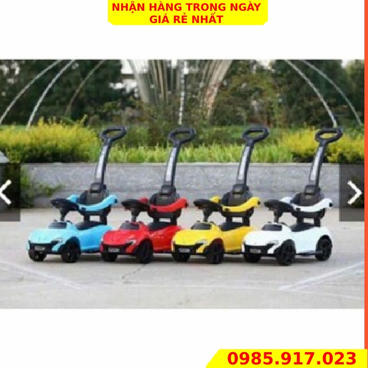 Xe đẩy ô tô kiêm chòi chân cho bé có nhạc, bảo hiểm, để chân