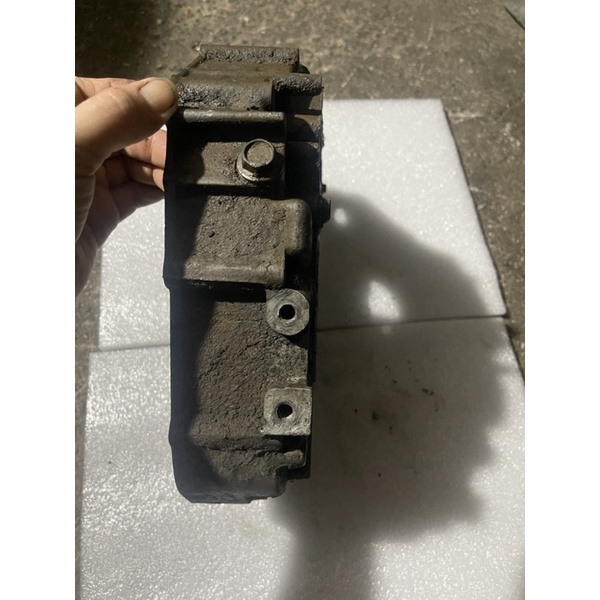 Vách bên sốcủa xe máy Sym 110cm.