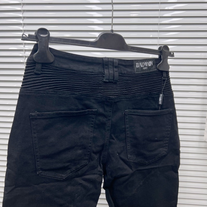 Quần bò khoá ống tạo nhăn mang lại sự tự tin tối đa cho người mặc -T010