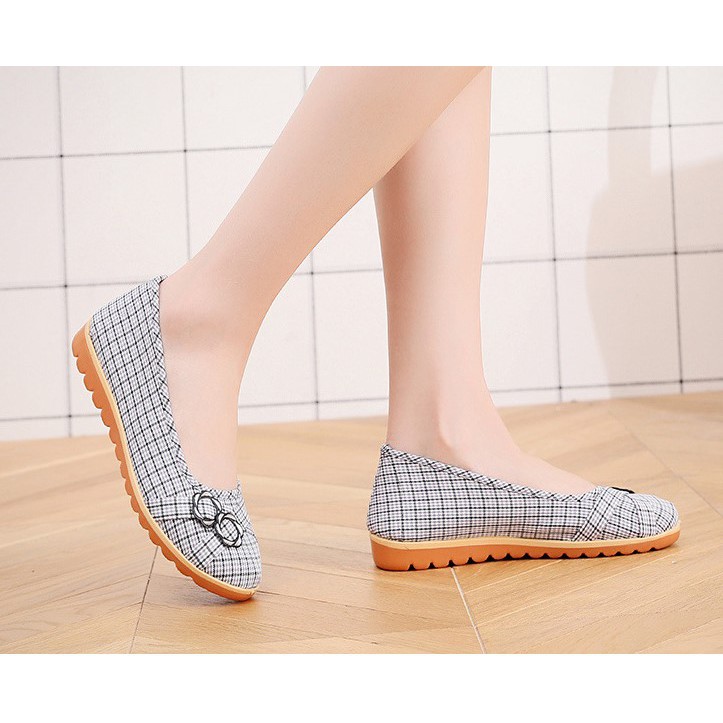 Giày lười nữ vải mềm mũi tròn đế bệt cao 2cm đen cam