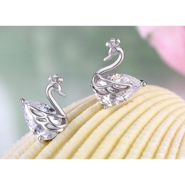 Khuyên tai thiên Nga nhỏ sát tai bạc ta