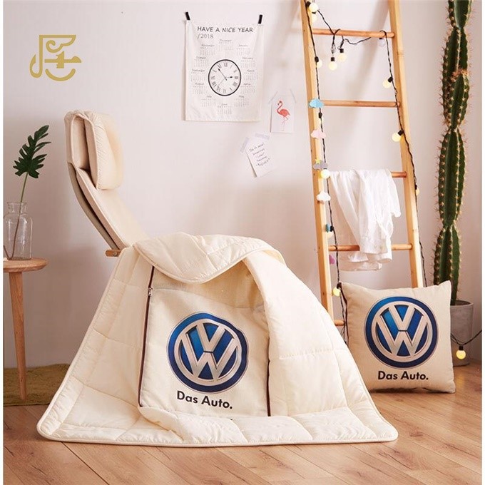 Chăn &amp; gối 2in1 logo VINFAST dành cho xe hơi, du lịch tiện lợi