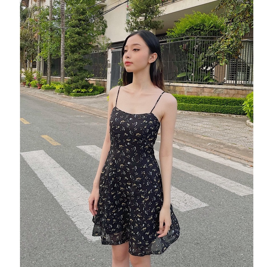 Byom.vn - Váy hai dây hoa nhí Violas Dress kèm Cardigan Mini Blanc