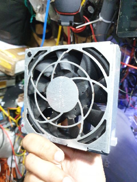 Quạt 12cm siêu mạnh, 2.7A 3.0A 3.3A 3.4A 4A, có dây điều khiển tốc độ, 12vdc.