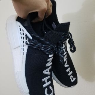 Giày sneaker Human đen chữ trắng