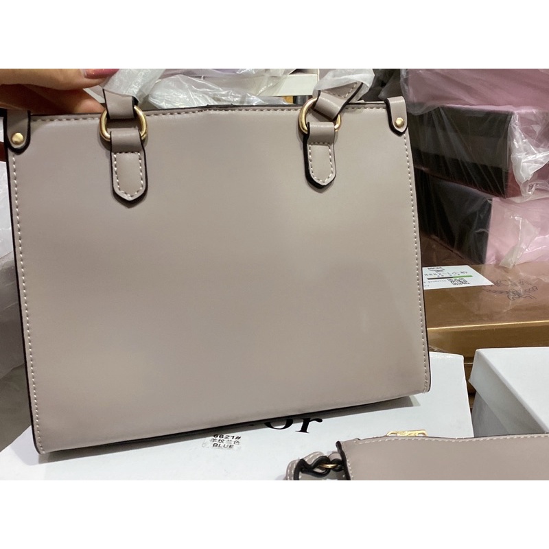 𝐓𝐮́𝐢 𝐭𝐚𝐲 𝐜𝐚̂̀𝐦 𝐋𝐲𝐧 𝐅𝐈𝐍𝐄𝐍𝐄𝐒𝐒