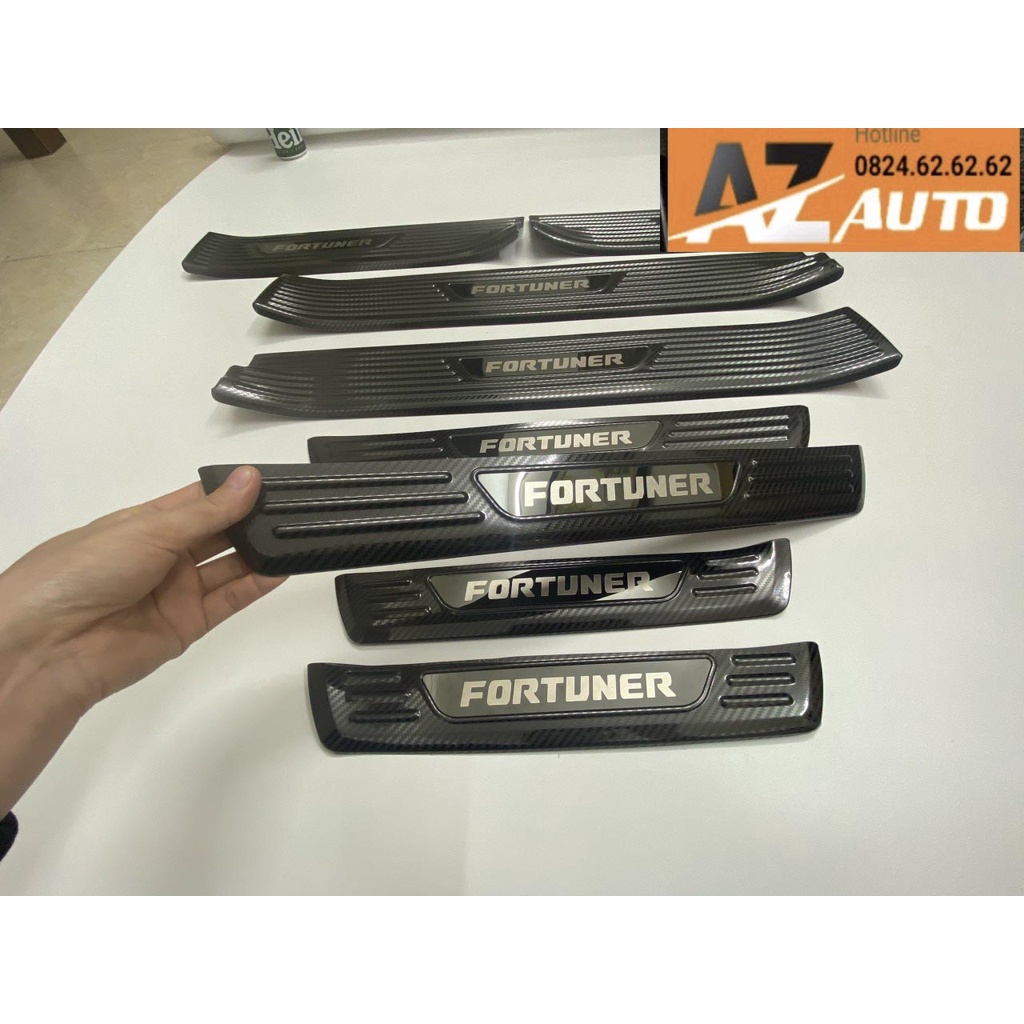 Ốp Bậc Cửa, Nẹp Bước Chân Fortuner 2017-2023 Trong, Ngoài Vân Carbon Cao Cấp Nhất