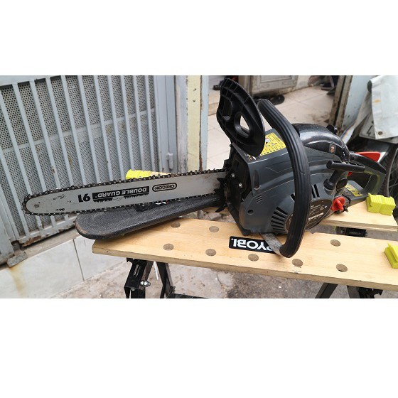 Cưa xích xăng 2 thì Ozito lam 406mm