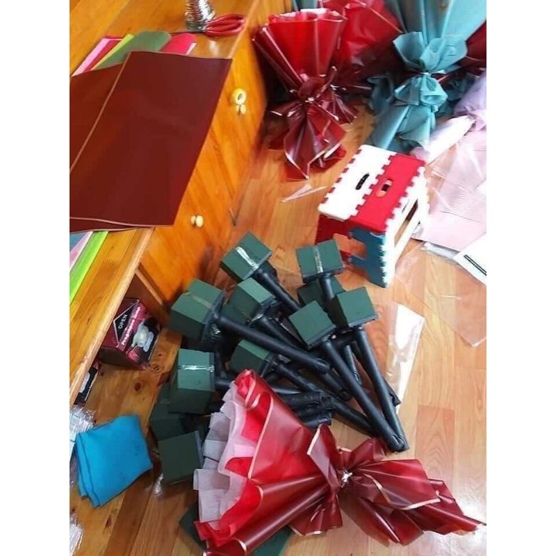 Cốt nhựa cắm hoa tiện lợi