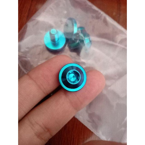 Ốc titan gắn hộp xích xe wave a, rs,s, rsx sirius hàng chính hãng cực đẹp không phai màu