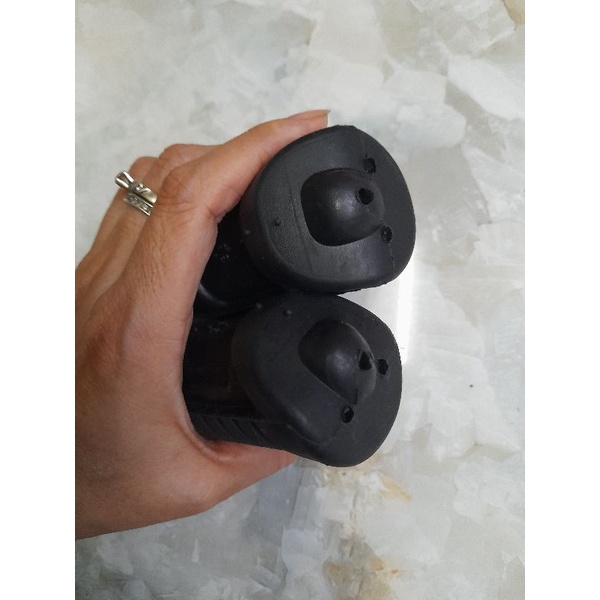 Cặp cao su gác chân trước xe Dream loại tốt