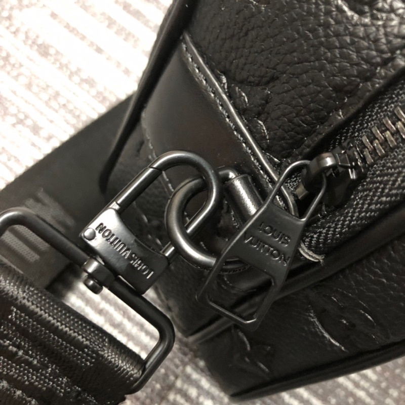 Túi đeo chéo nam Louis Vuitton LV da thật cao cấp thiết kế trẻ trung và năng động