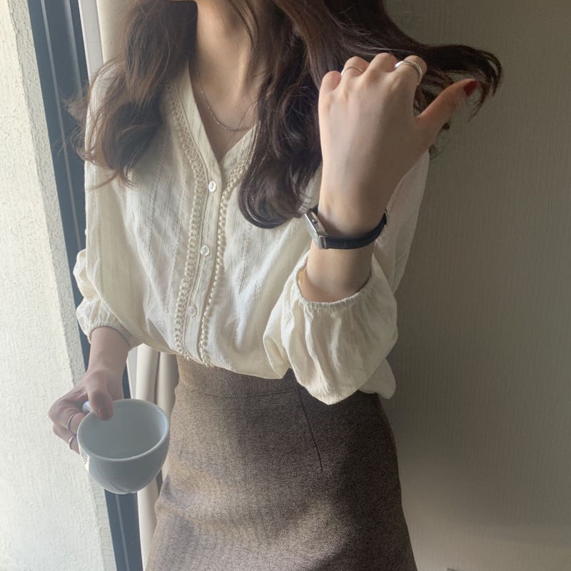 Áo Sơ Mi Nữ Phối Ren Cổ Chữ V Tay Dài Phồng Màu Trắng Dáng Rộng Phong Cách Hàn Quốc