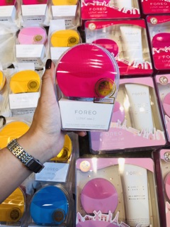 Máy rửa mặt foreo tặng kèm sữa rửa mặt