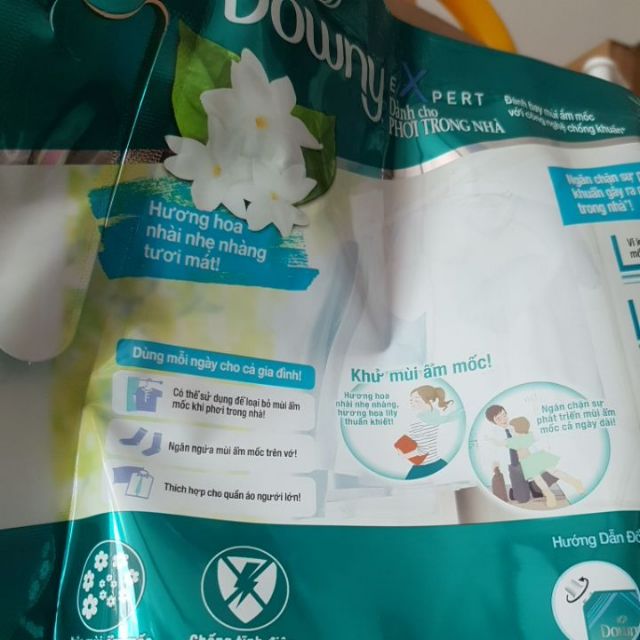 Nước xả vải Downy túi 2.3 lít