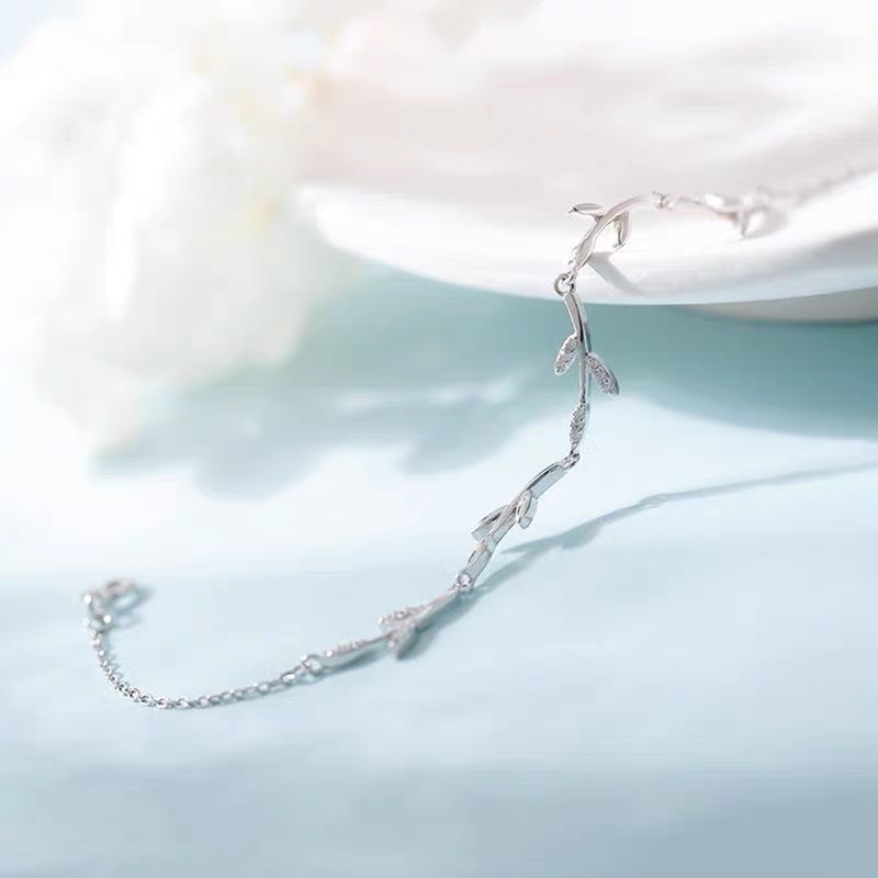 Vòng tay, Lắc tay lá nhỏ đính đá