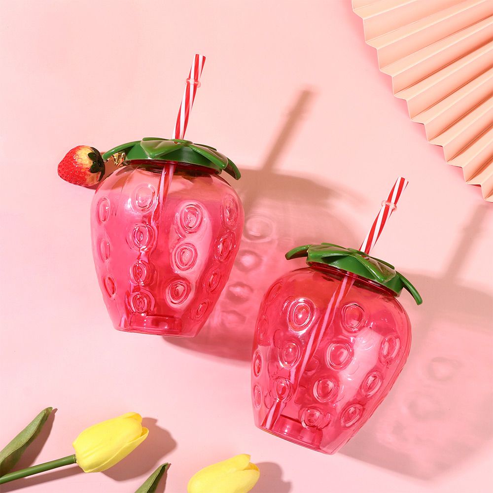 Bình đựng nước 500ml bằng nhựa có ống hút kiểu dáng dâu tây hoạt hình dễ thương tiện dụng