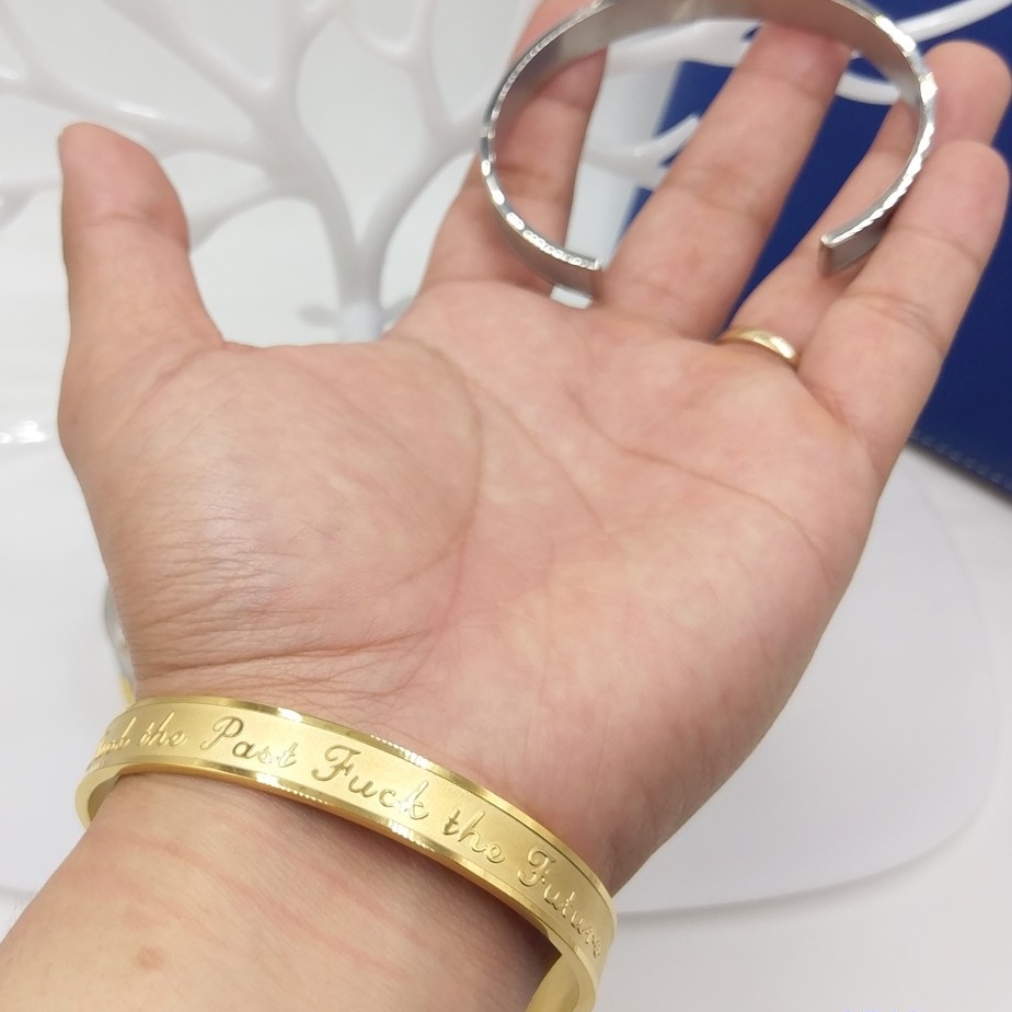 Vòng tay cuff nam tính vòng freesize chất liêu Stainless steel không gỉ khắc chữ