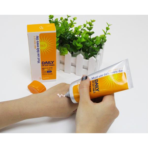 Kem Chống Nắng DAILY UV Sun Cream SPF50+PA+++