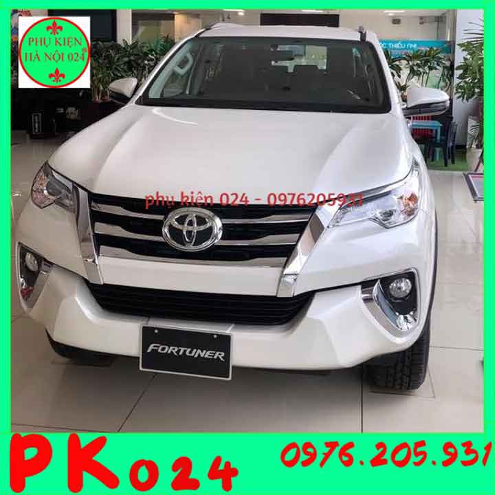 Ốp trang trí mặt ca lăng, calang Fortuner 2017-2020 ốp phía trên trang trí làm đẹp xe