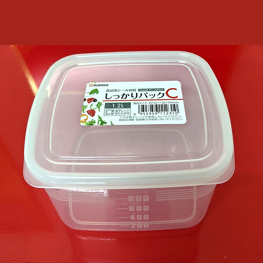 Hộp nhựa trong suốt, nắp dẻo 1L2; 14,2x12,6cm cao 9,3cm; sx tại Nhật, có vạch chia mililit. KB310