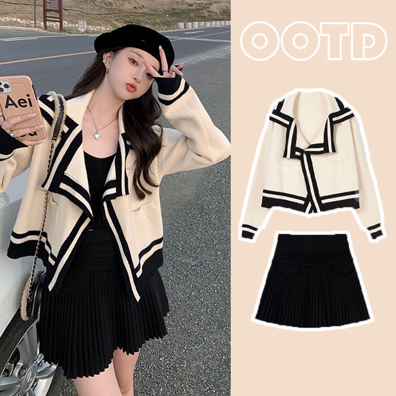 Bộ đồ thời trang nhỏ nhắn, nhẹ nhàng đầu mùa thu 2021, áo sơ mi nữ mới, thiết kế váy xếp ly, bộ đồ hai mảnh giảm tuổi tác