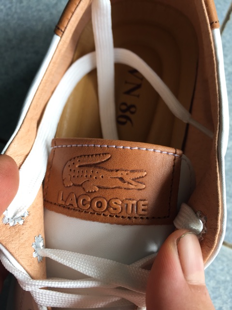 Giày thể thao trắng viền nâu lacoste trẻ trung năng động