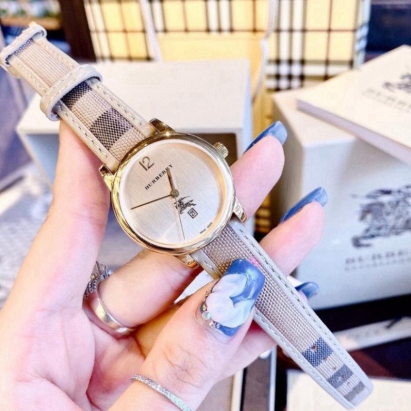 (Thẻ bảo hành 12 tháng)Đồng hồ nữ Burberry dây da cao cáp, kẻ caro tính tế, thẻ bảo hành 12 tháng - dong