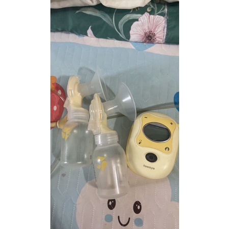 máy hút sữa medela freestyle tặng kèm bình trữ sữa