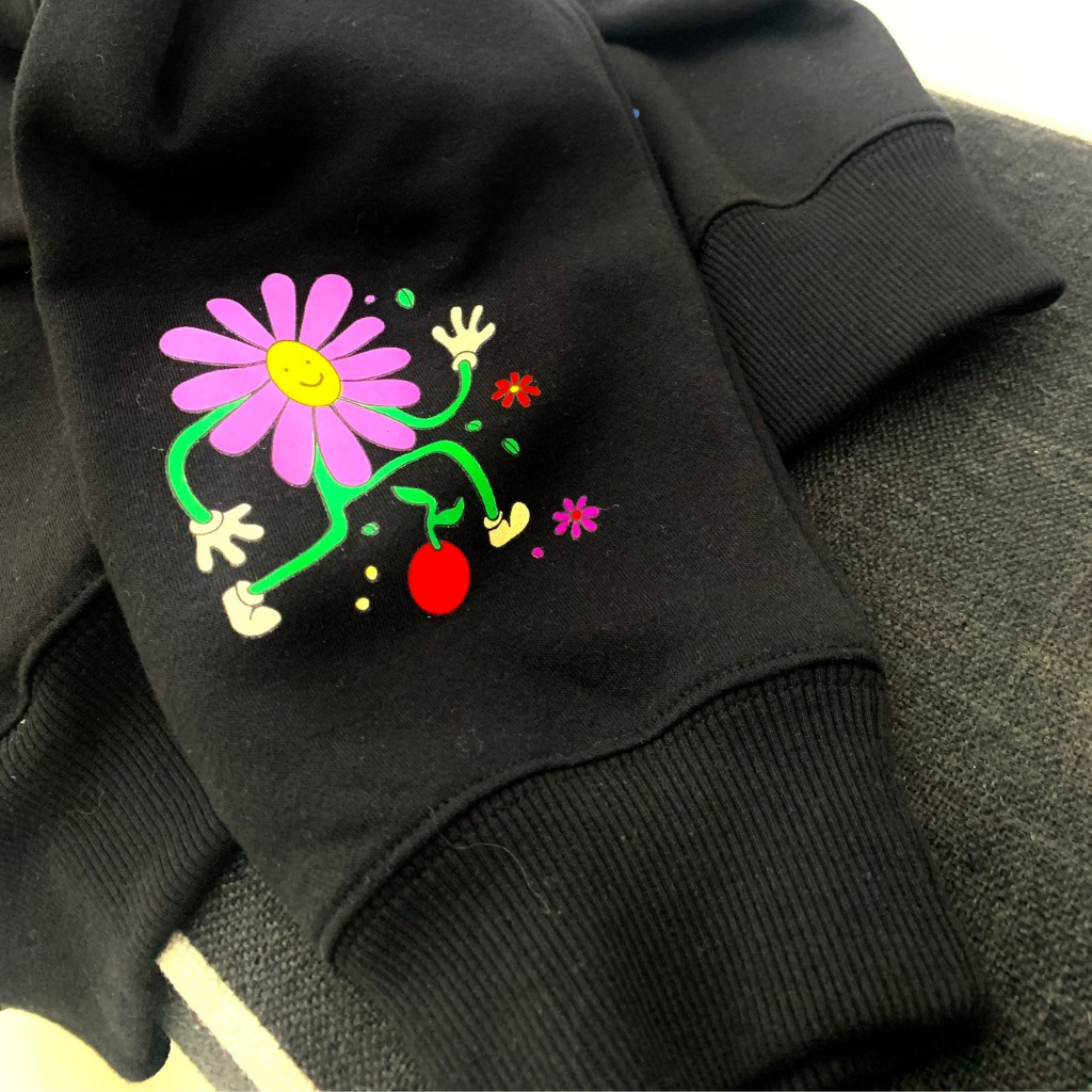 Áo Hoodie Nữ Black Floral Hoodie Billion Gen | BigBuy360 - bigbuy360.vn