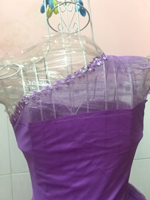 Đầm xoè lệch vai công chúa