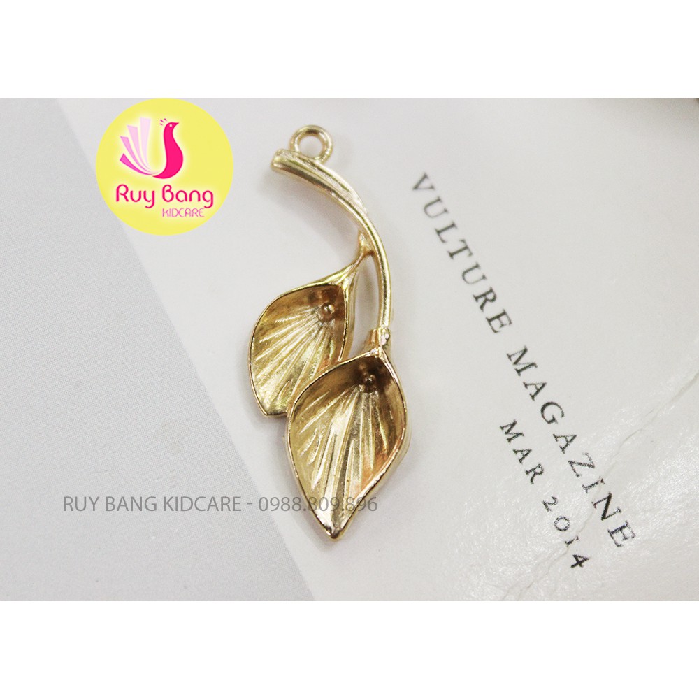 Cành lá kim loại, center đá đính hoa vải handmade